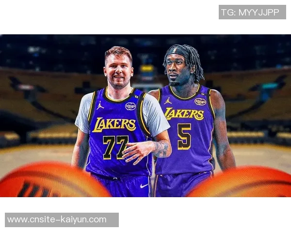 慈世平分享湖人亲子活动瞬间感谢东契奇詹姆斯与孙女合影留念 慈世平分享湖人亲子活动瞬间感谢东契奇詹姆斯与孙女合影留念