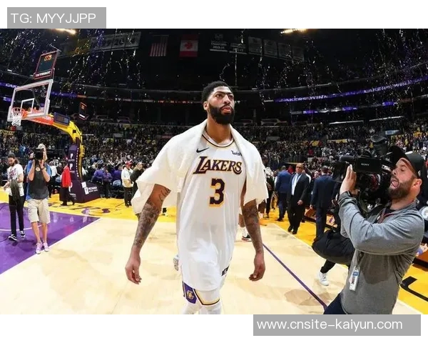 浓眉重返洛杉矶感受球迷热情期待与大家共同奋斗