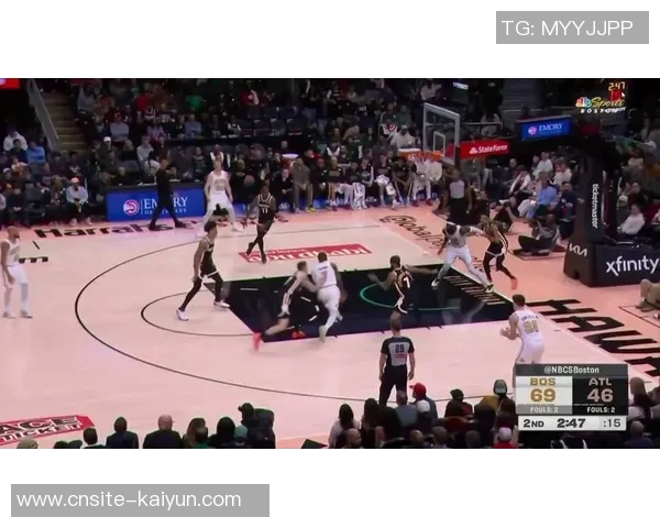 杰伦布朗半场状态低迷中投失准两分球命中率惨淡仅得两分